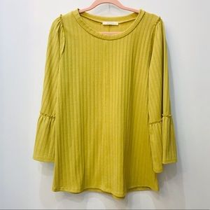 Entro boutique Fall bell sleeve yellow blouse Med